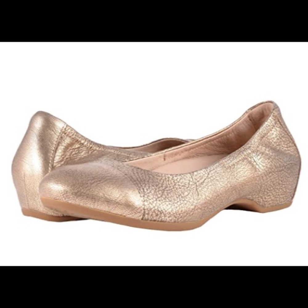 Dansko Lisanne flats in gold size 42